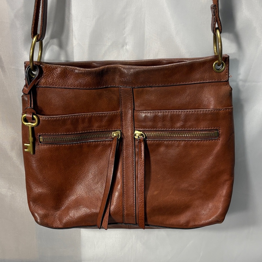 (Used) Fossil Rich Brown Leather Crossbody Bag
In Excellent Condition!